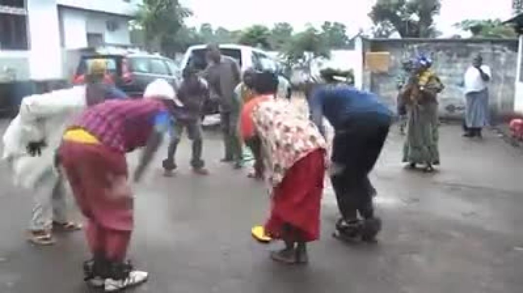 Groupe de danse Ngbake Sabanga d'Ippy dans la Ouaka, Centrafrique