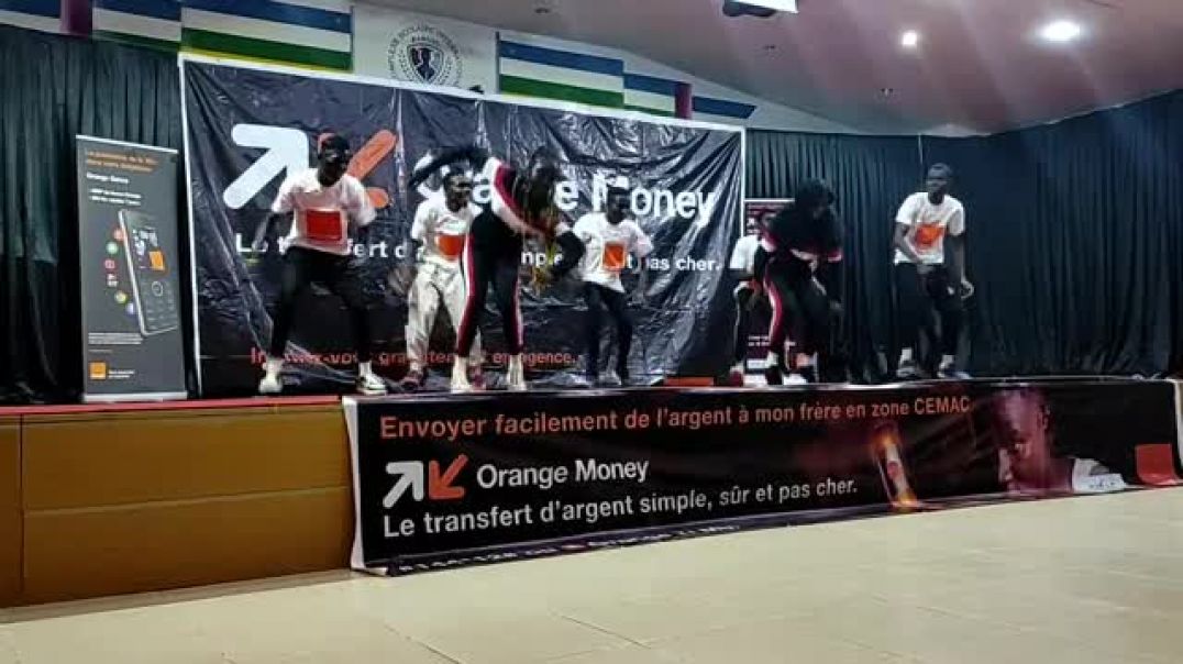 Groupe de danse performe sur YOLE au concert de Goudoube le 25 Sept 2021 au complexe GALAXY