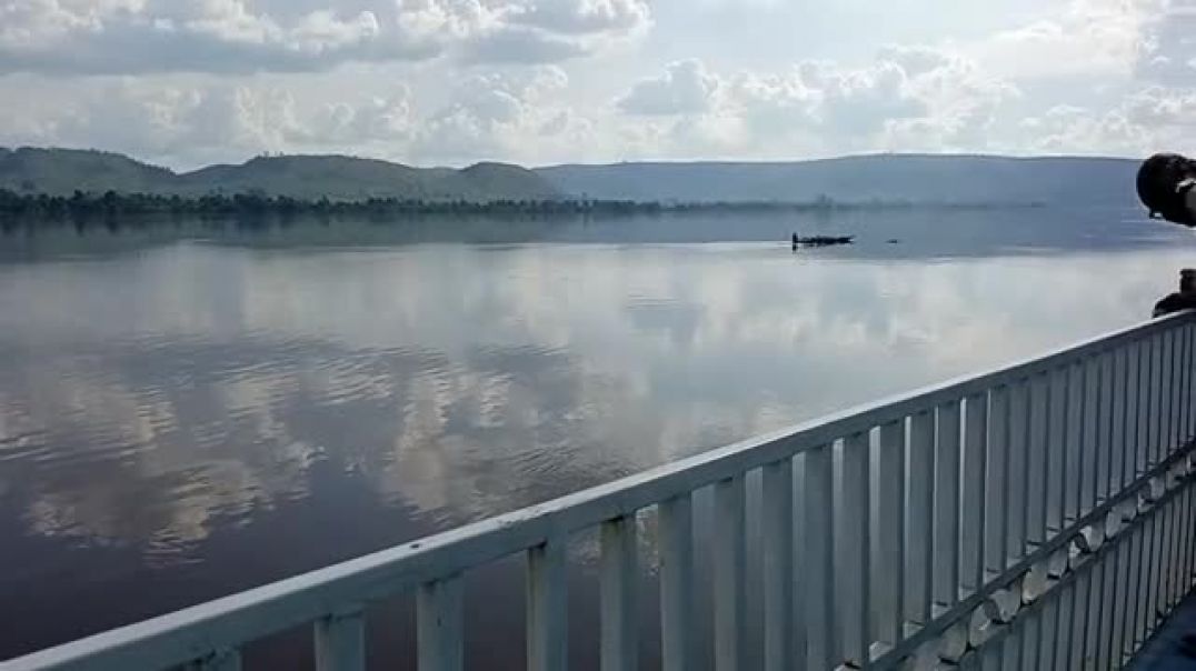 Une vue du fleuve Oubangui de Mboko, Centrafrique