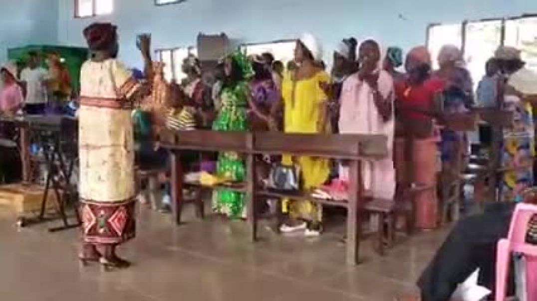 Adorons Jésus avec la Chorale Fraternité de l'église Baptiste de Ngouciment à Bangui