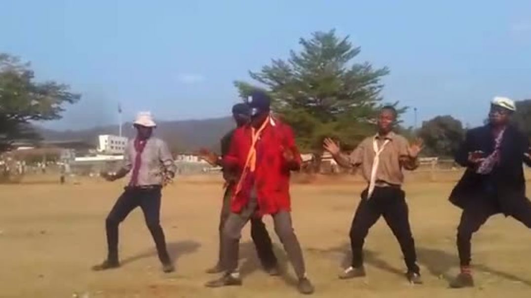 Goupe de danse scout Centro sur "Zou Descent" de Formidable Musiki