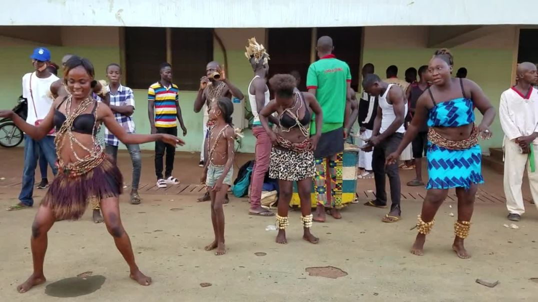 Un peu de danse traditionnelle au Stade de 20000 Places de Bangui (Juillet 2022)