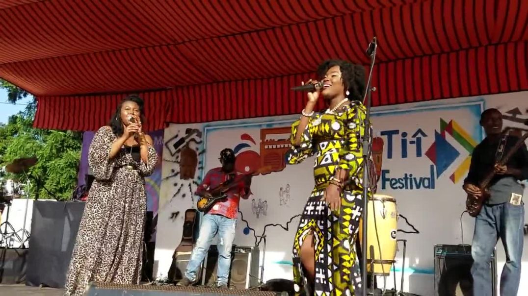 ⁣Idylle Mamba et Ousna chantent YARAÏNA au TI-Î Festival 2022  à Bangui