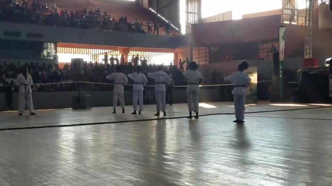 Démonstration de taekwondo par des jeunes filles à Omnisport de Bangui