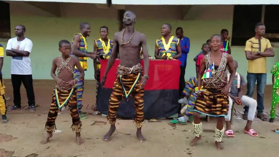 Un peu de danse traditionnelle au Stade de 20000 Places de Bangui (Dec 2022)