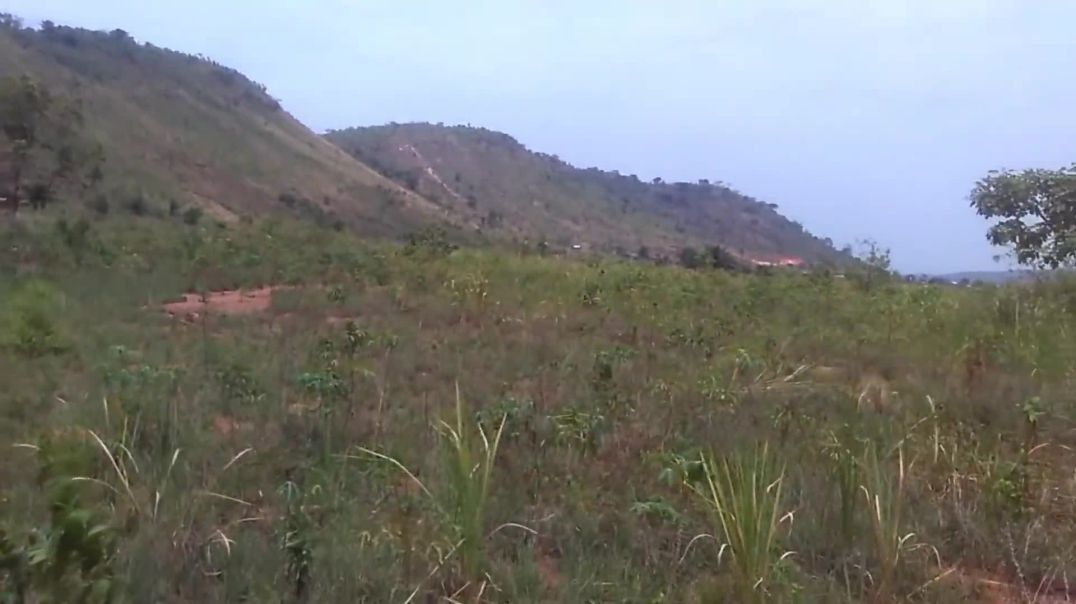 ⁣Chaîne de collines à Gbangouma - Landja près de S.O.S derrière Ouango, Bangui