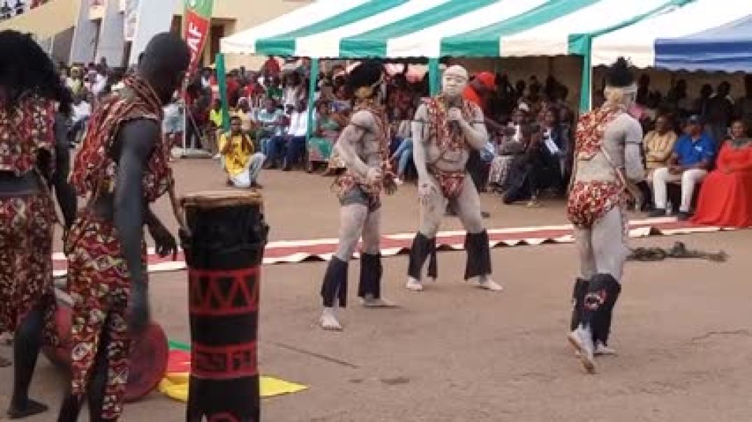 ⁣1re prestation du groupe de danse KUNDE du Cameroun au TÎ-Ï FESTIVAL 2025