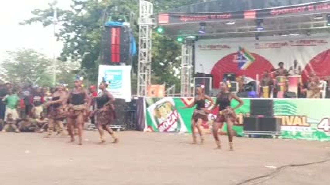 Prestation (1) du groupe de danse BAMARA TI GBAKO de la RCA au TÎ-Ï FESTIVAL 2025