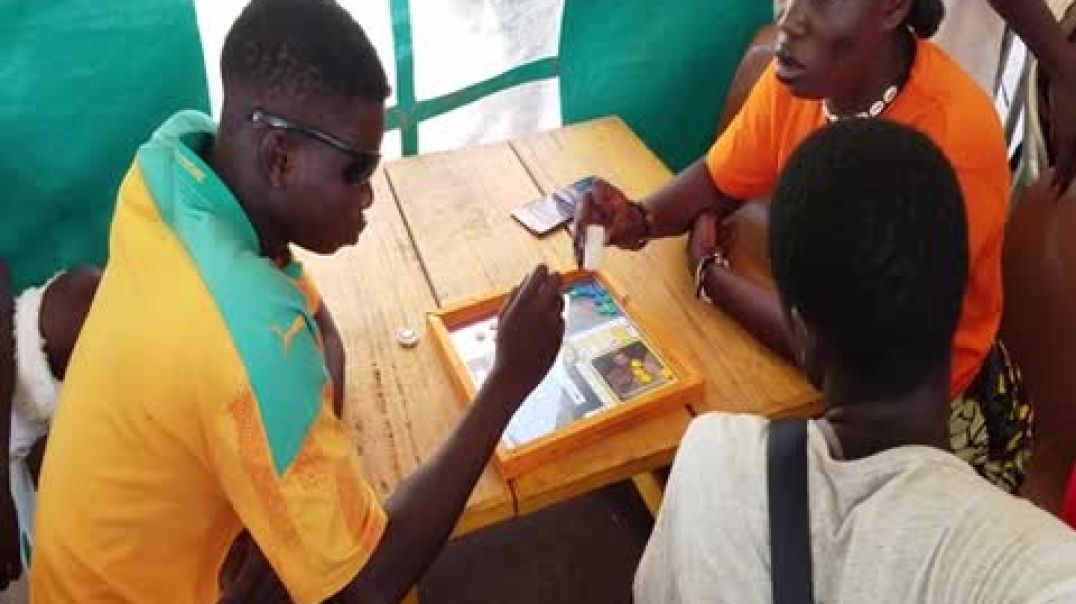 Des jeunes jouent au Ludo au TI-I FESTIVAL 2025