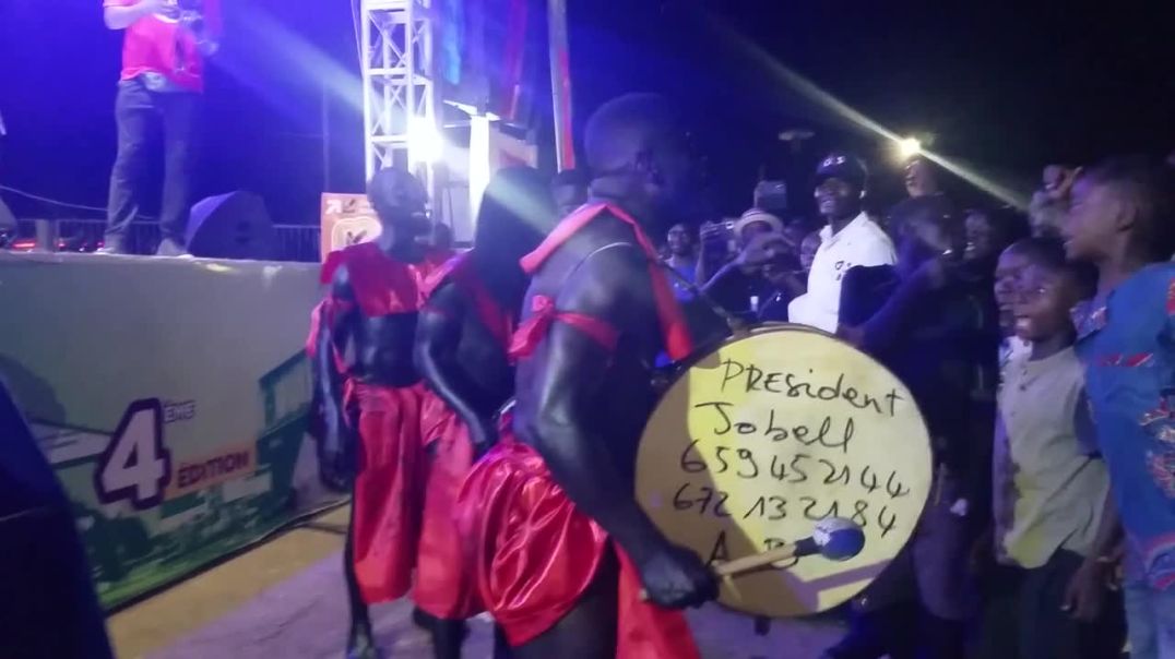 Le groupe de danse KUNDE du Cameroun chante le président TOUADERA au TÎ-Ï FESTIVAL 2025